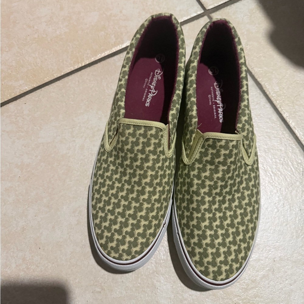 Disney Parks Olive Green Canvas Slip On Shoes‎ Mickey Mouse Print Mens 10